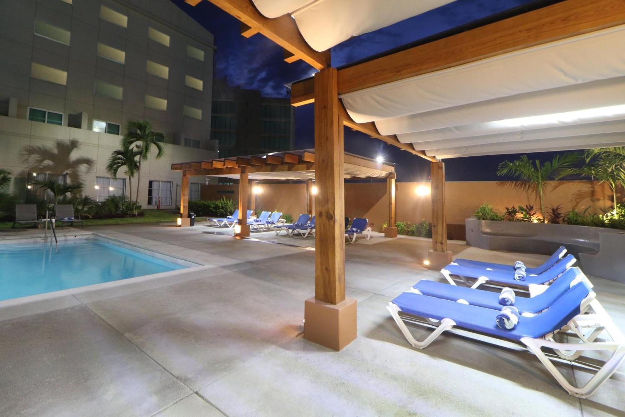 Holiday Inn Express Manzanillo By Ihg Bagian luar foto
